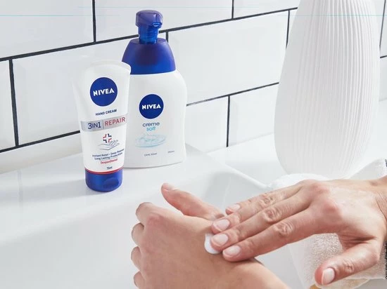 Hete verkoop π NIVEA 3-in-1 Repair Handcrème - 6 X 100ml - Droge Huid π 6 Hete verkoop π NIVEA 3-in-1 Repair Handcrème - 6 X 100ml - Droge Huid π - Afbeelding 4